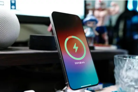 昆山苹果15换屏服务分享用什么充电器给iPhone15充电更好 